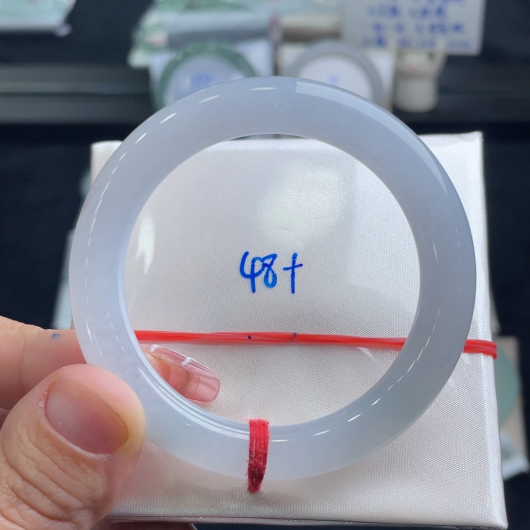 翡翠手镯未镶嵌翡翠手镯