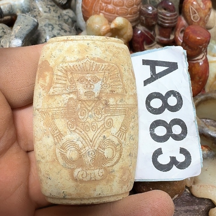 蛇纹石玉颈饰未镶嵌