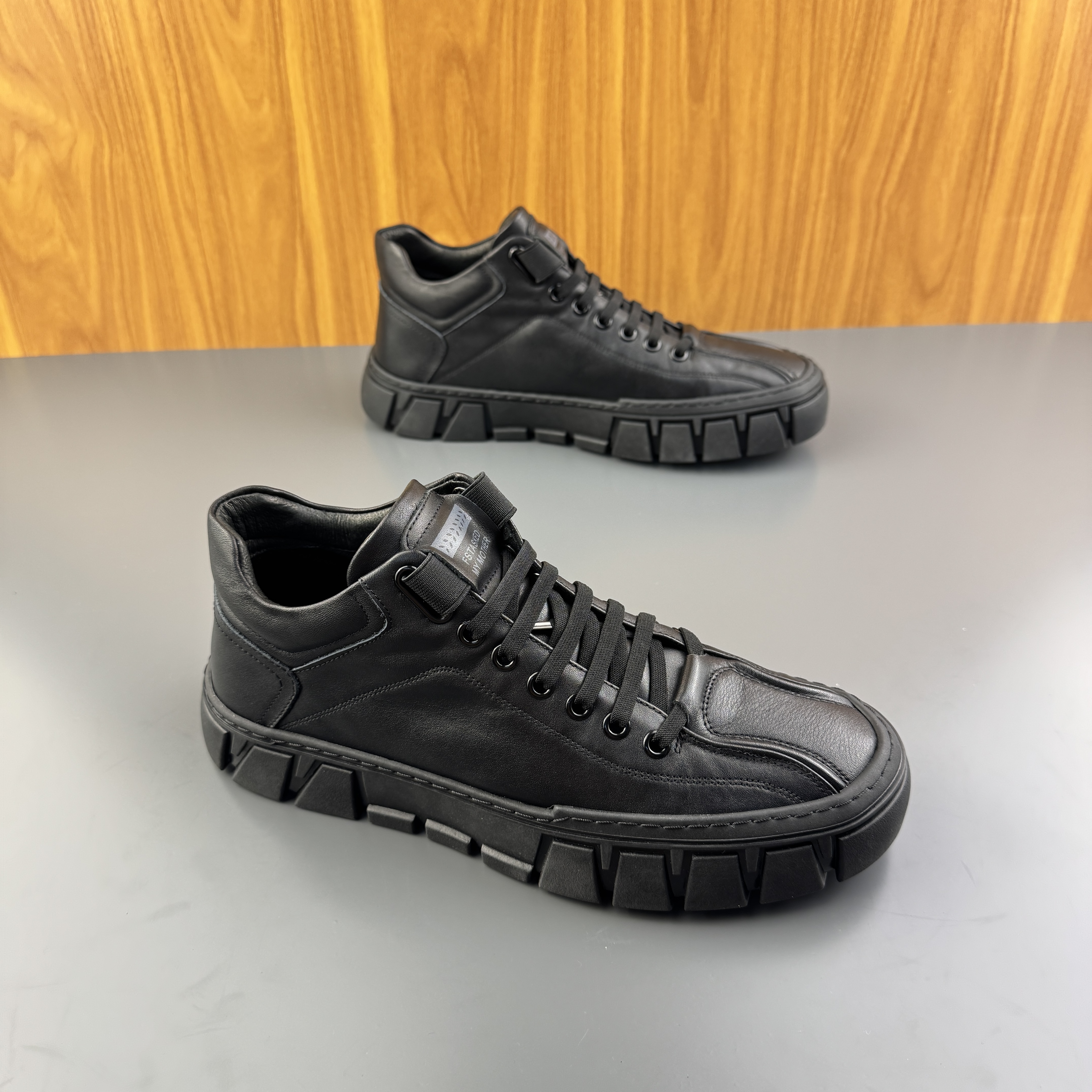 2025春秋款男士真皮休闲板鞋一脚蹬高帮潮流轻奢2025品质休闲鞋