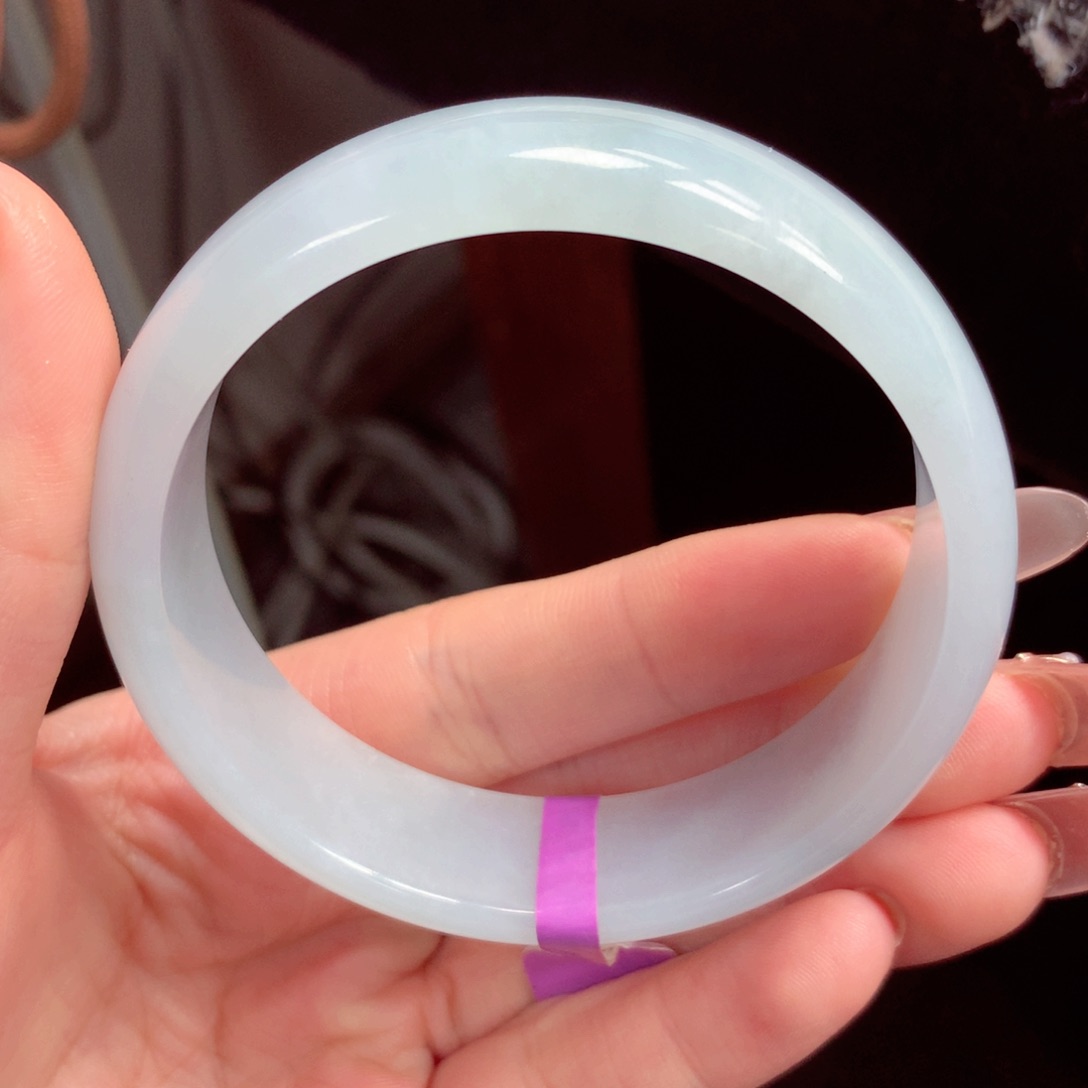 翡翠手镯未镶嵌小*牛缅甸