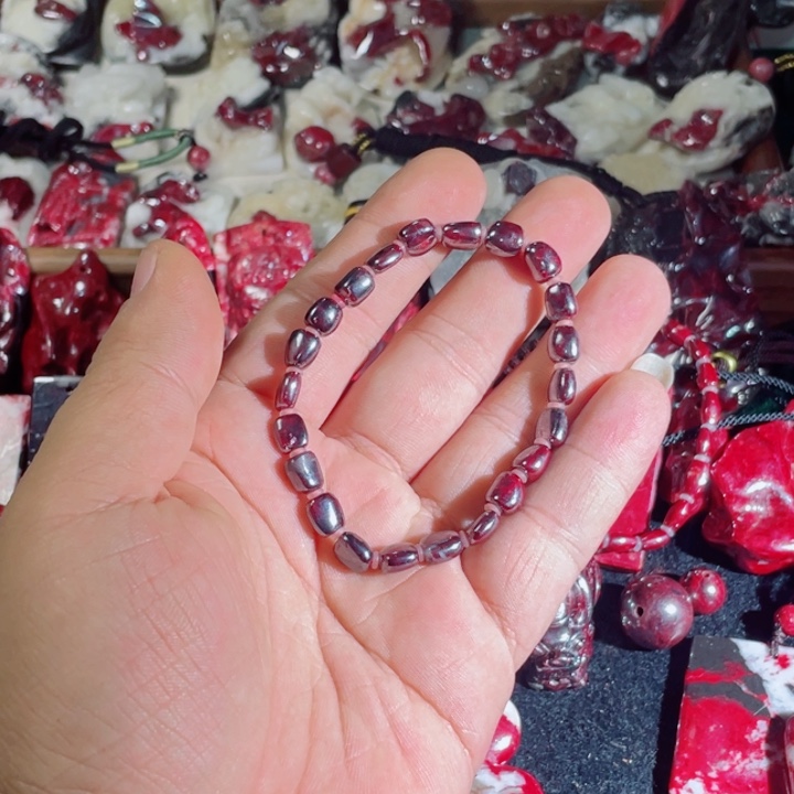 天然辰砂原石首饰