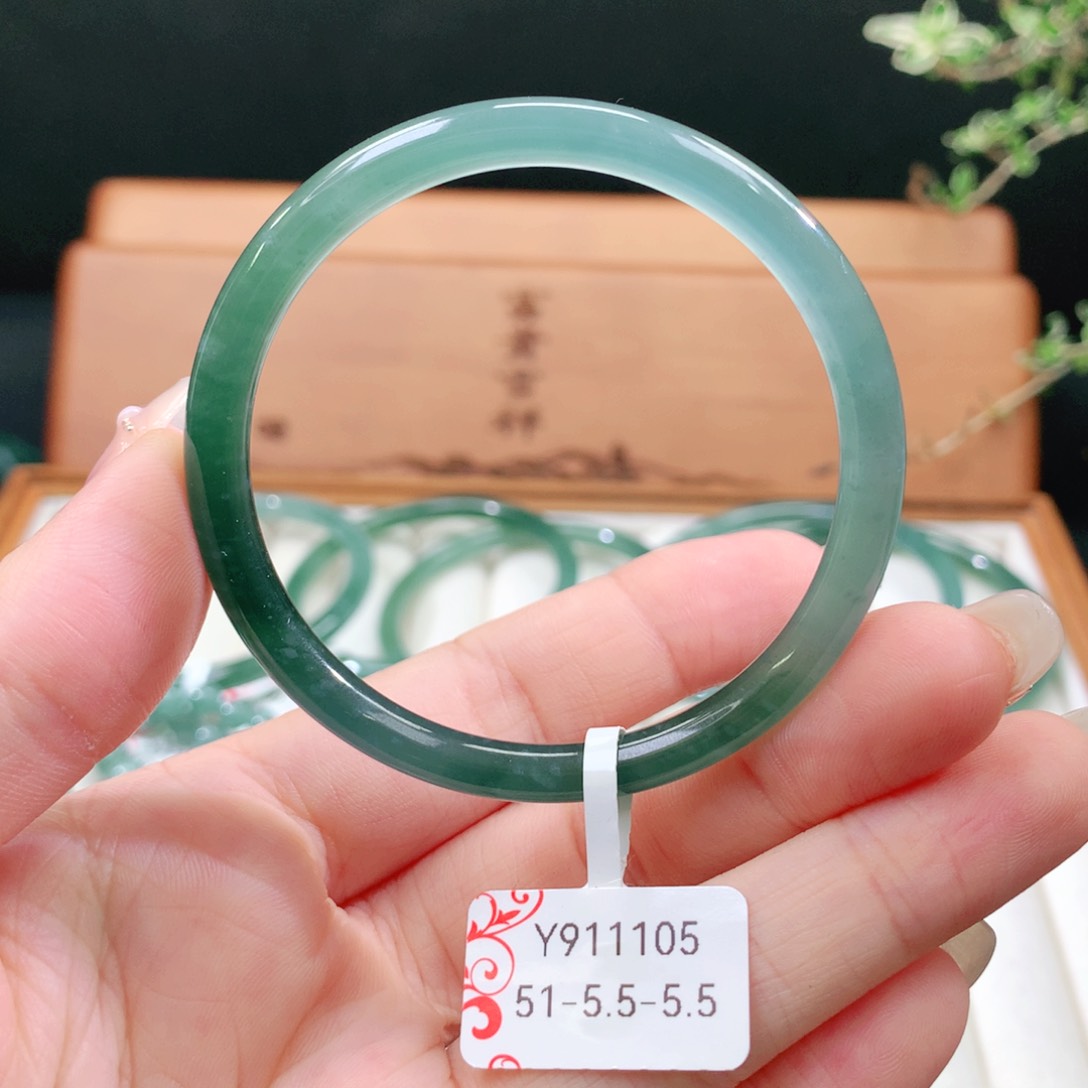 翡翠手镯未镶嵌天然