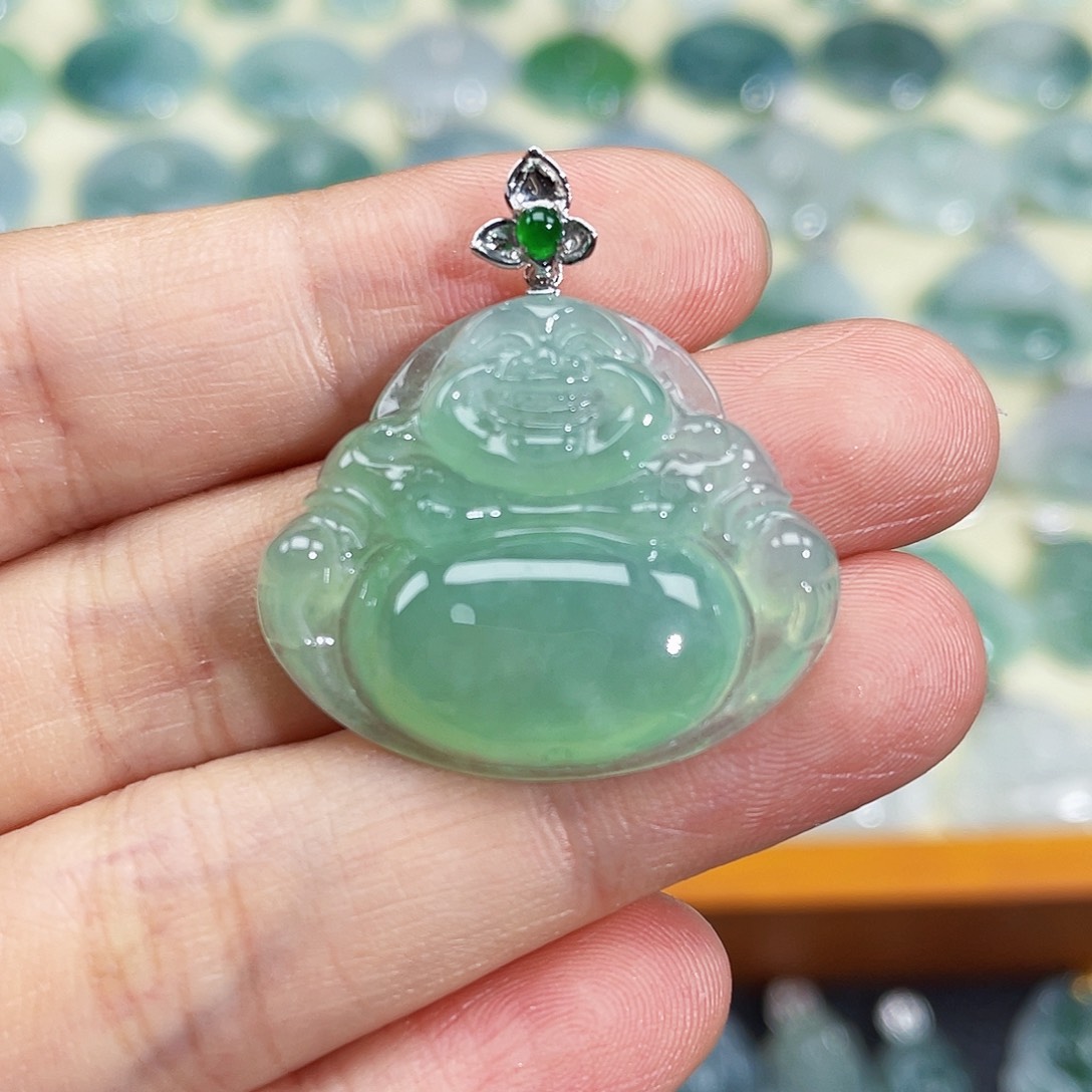 翡翠18K金镶嵌颈饰吊坠