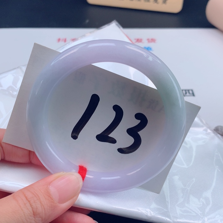 翡翠手镯未镶嵌冰