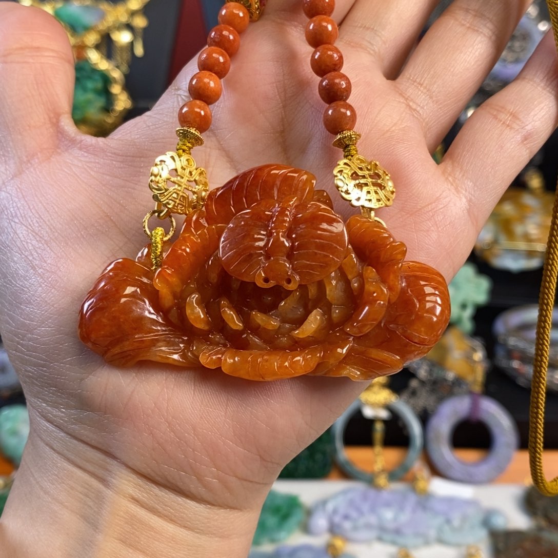 翡翠颈饰未镶嵌总*为牡丹花吊坠 炸价