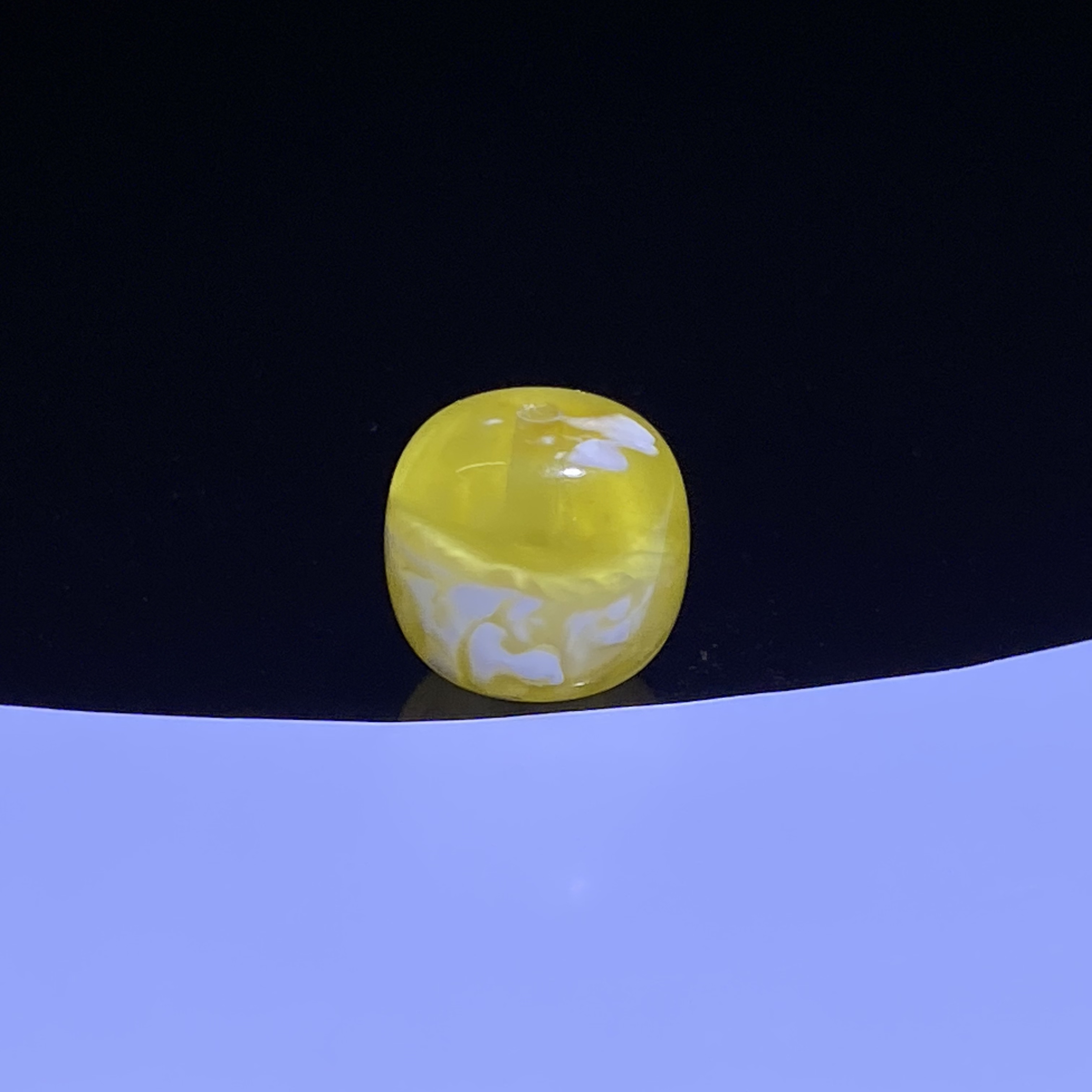 琥珀蜜蜡金瓷白溶洞妖老型单珠11mm