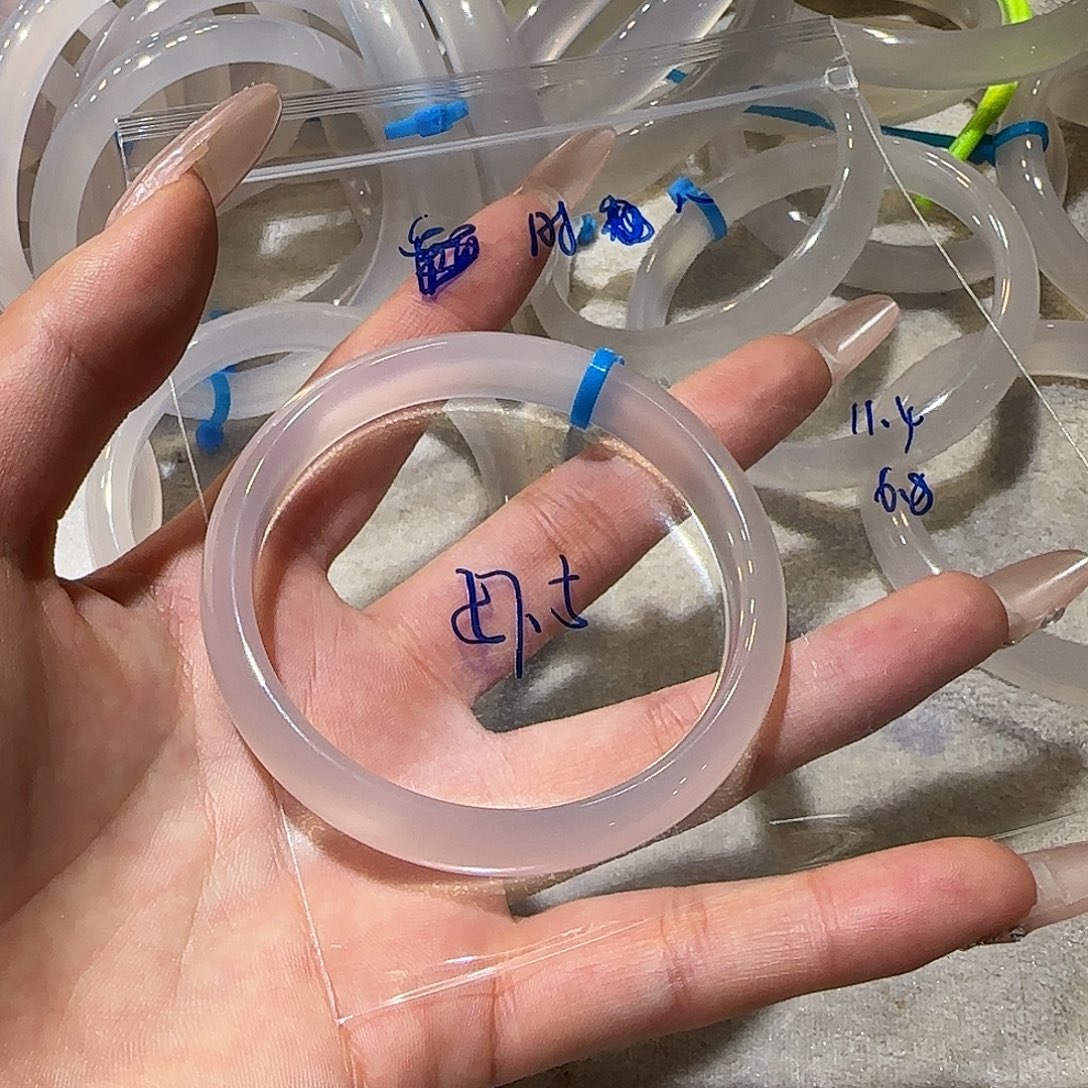 时***八玛瑙/玉髓未镶嵌手镯