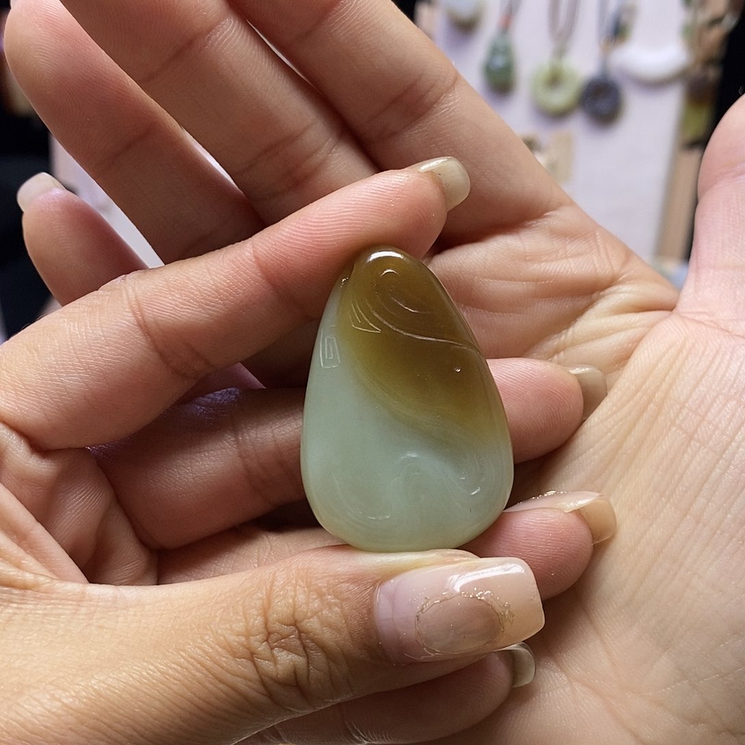 颈饰未镶嵌和田玉地*?