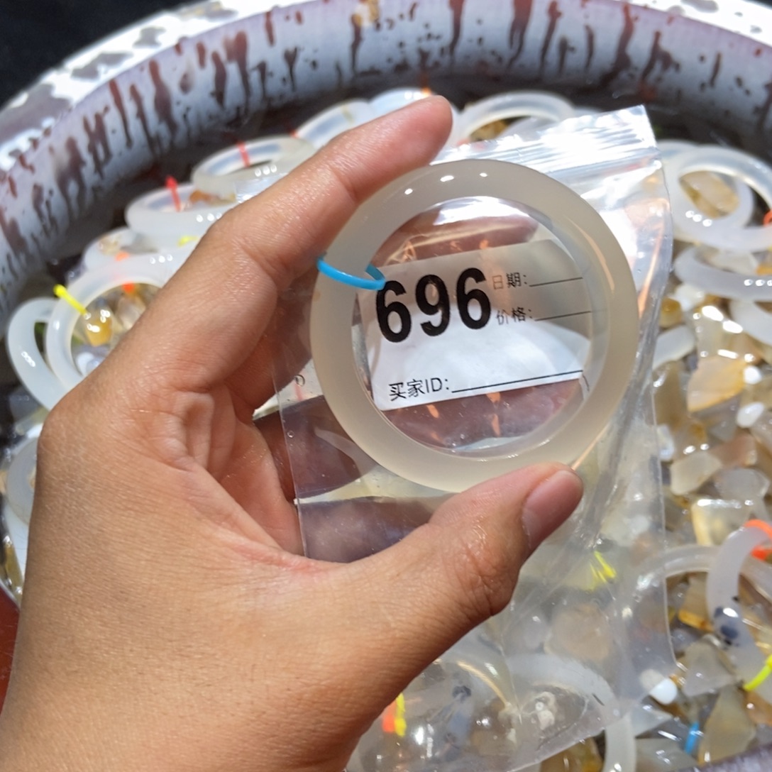 小****玛瑙/玉髓未镶嵌手镯