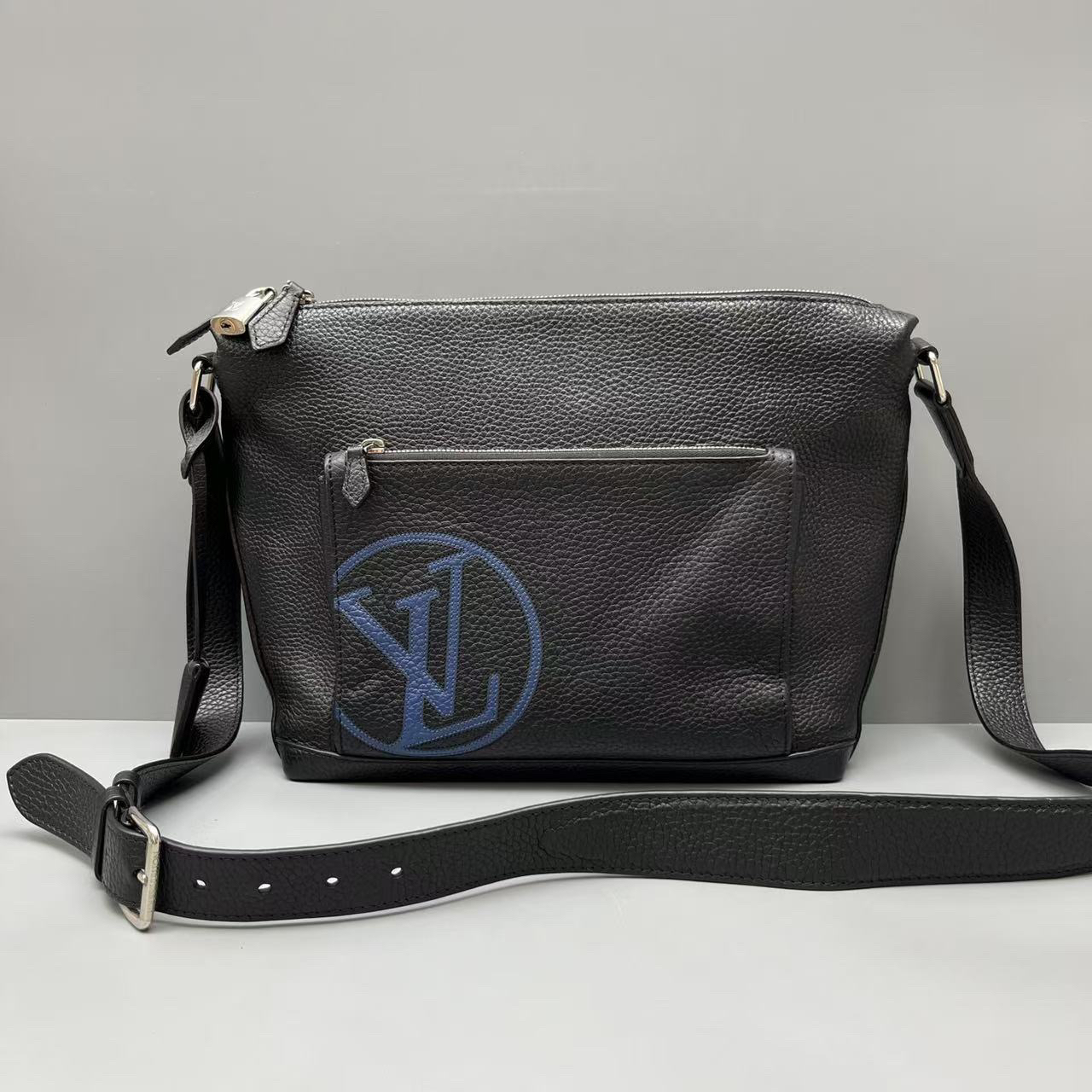 95新 LouisVuitton/路易威登 牛皮休闲邮差包 尺寸30*24 SV14556