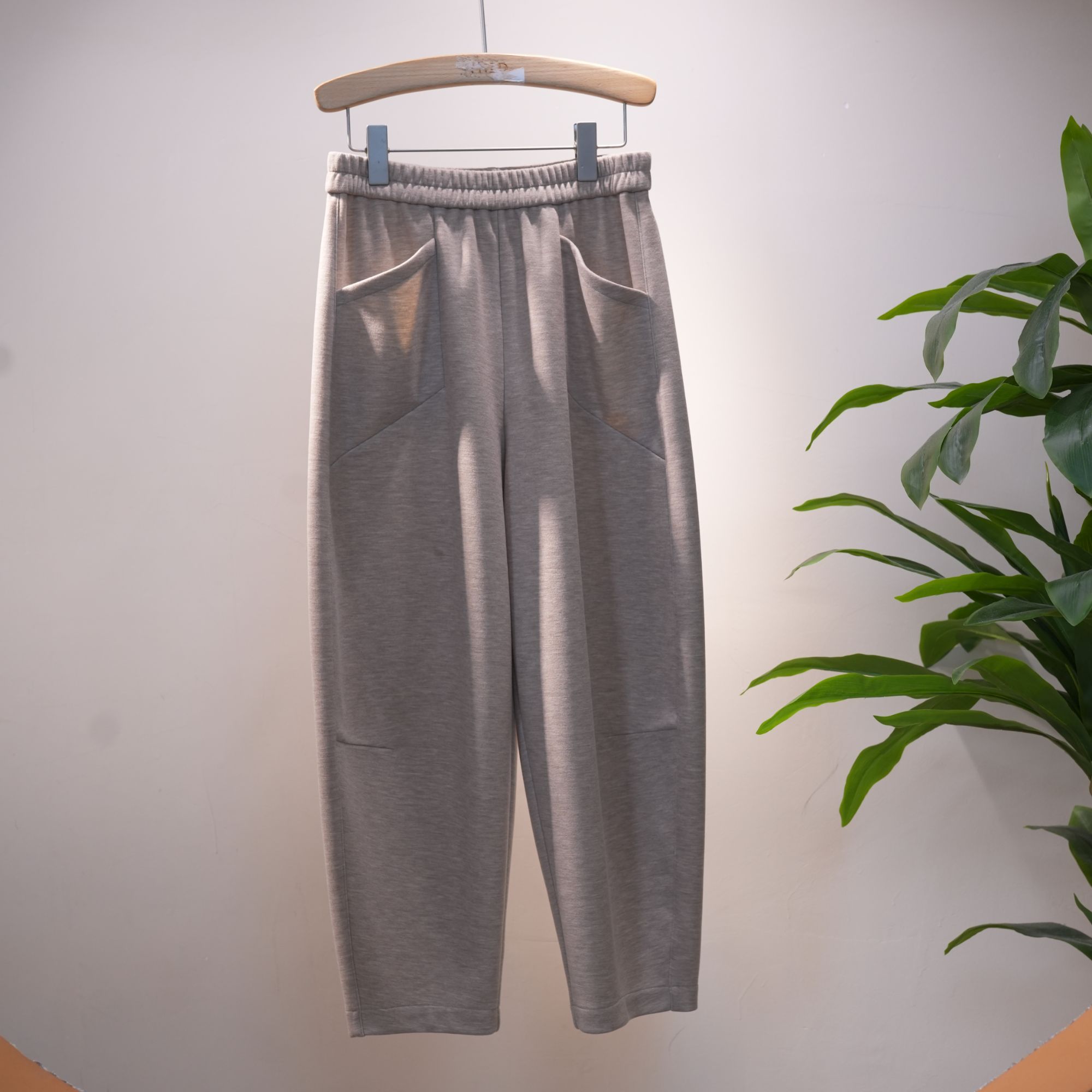 一席之地2025秋冬新款针织保暖松紧腰宽松百搭通勤九分直筒休闲裤