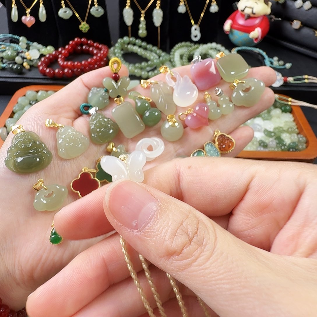 @***首和田玉未镶嵌颈饰