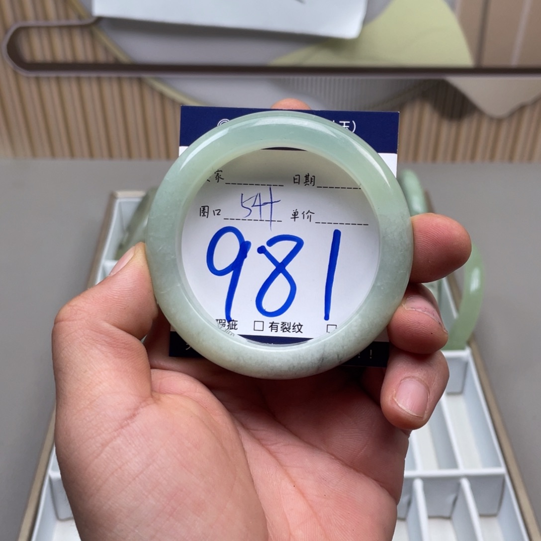 岫玉手镯手镯未镶嵌