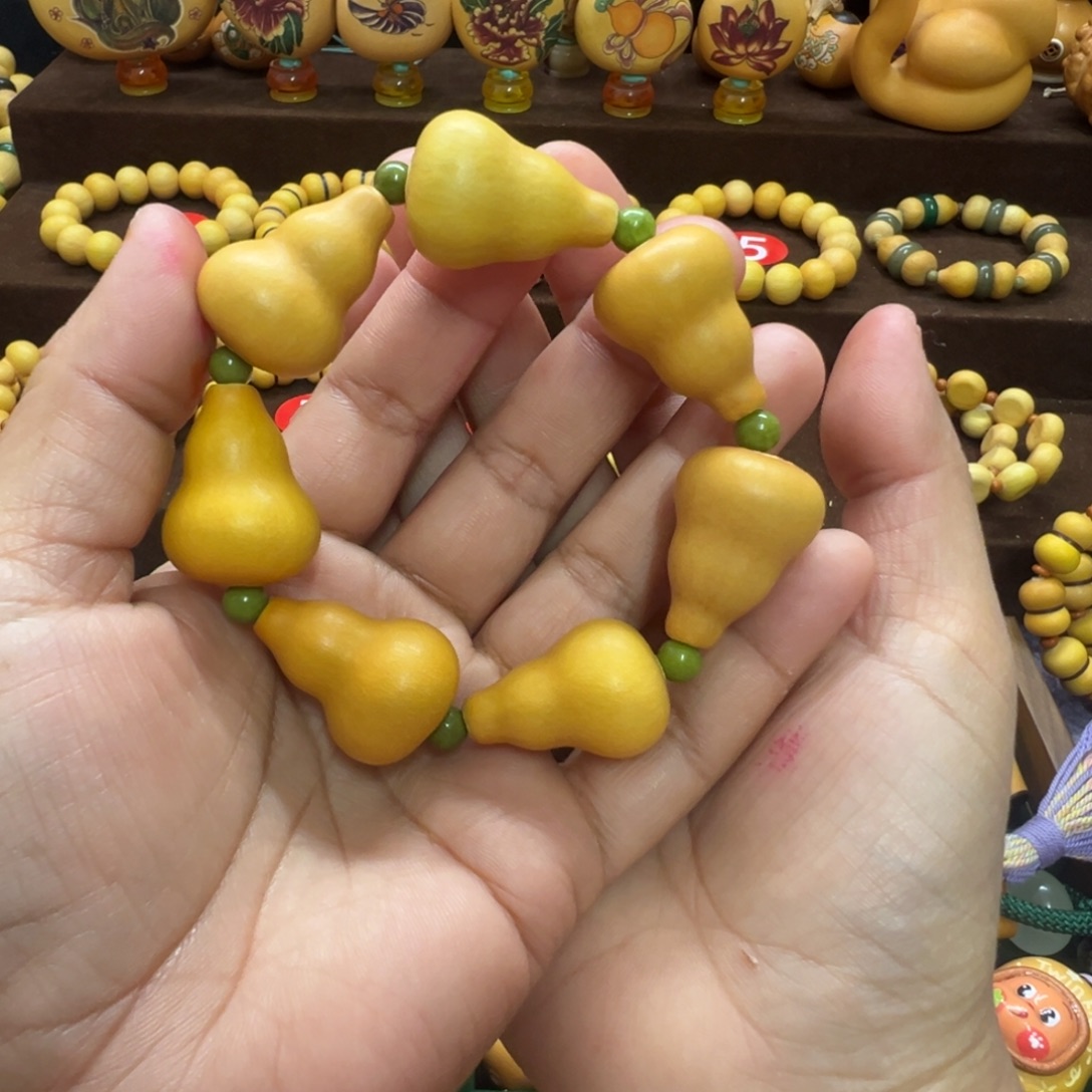 爱***垚草里金手串7颗三角墩