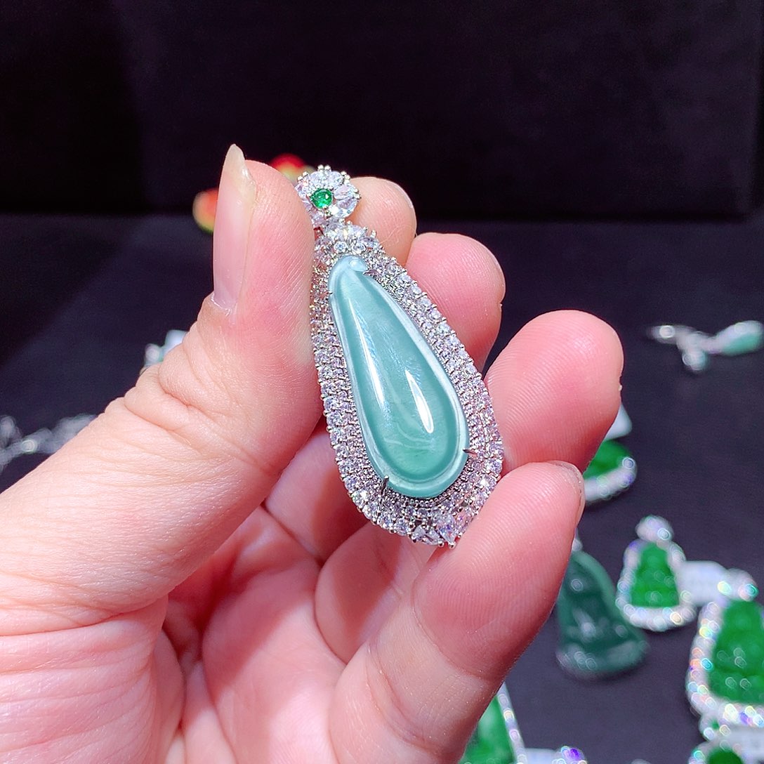 【闪购商品】翡翠吊坠(不含链)未镶嵌