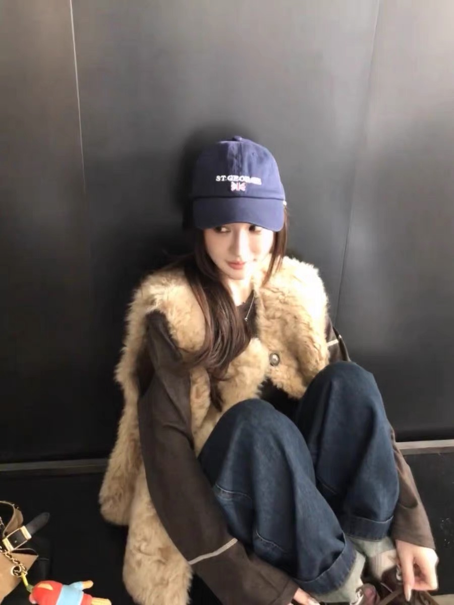 2025新款欧尼马甲流行爆款仿羊羔毛马甲女短款皮毛一体毛毛外套