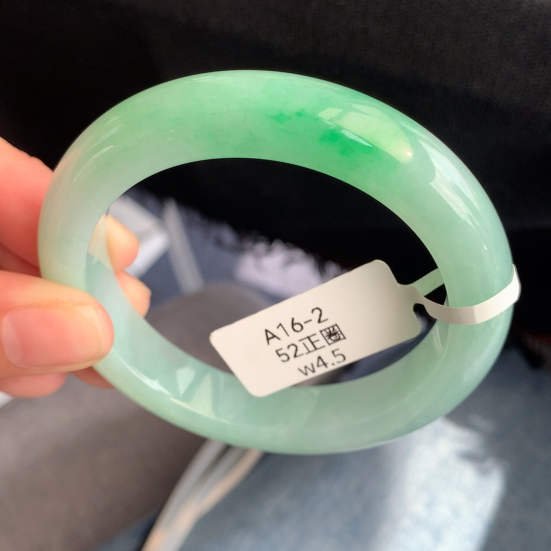 翡翠手镯未镶嵌浓阳正绿