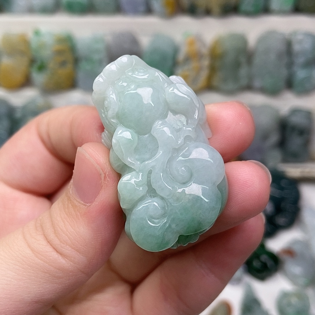 翡翠未镶嵌吊坠(赠链)