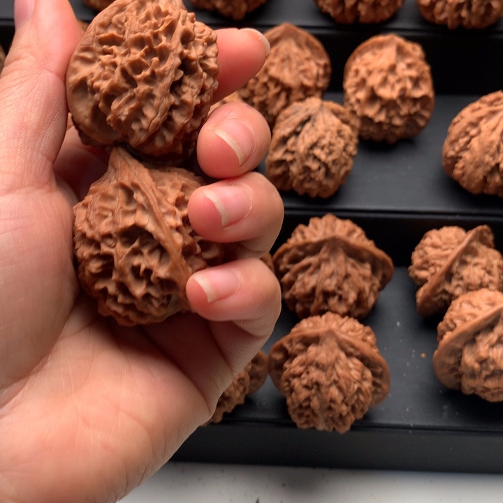 吊坠文玩核桃光*、秦岭野生核桃鸡心