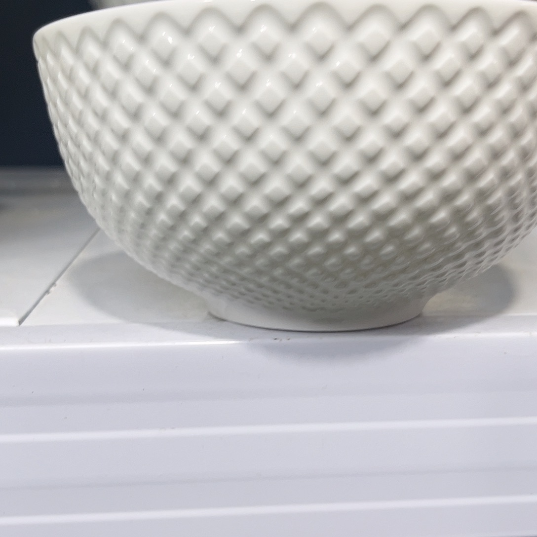 瓷片浮雕六寸面碗四个