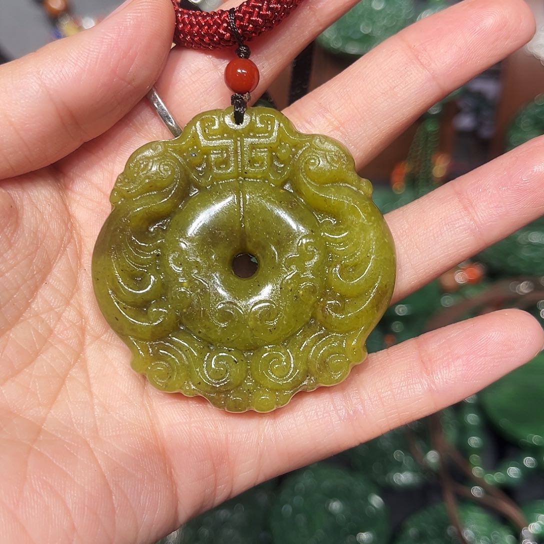 颈饰未镶嵌和田玉（糖玉）