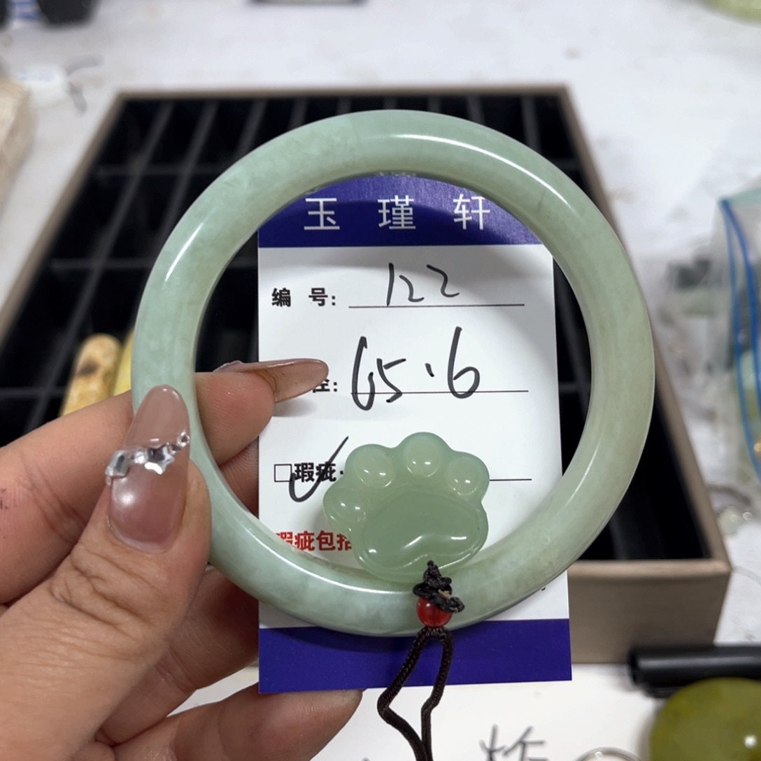 蛇纹石玉手镯未镶嵌