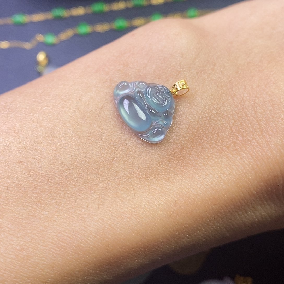 颈饰18K金镶嵌翡翠