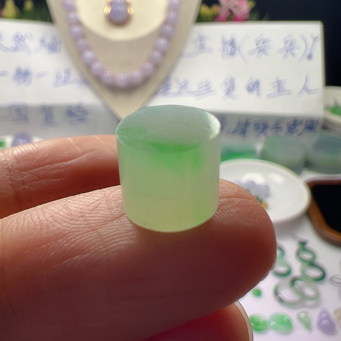 定制翡翠未镶嵌翡翠桶珠飘绿