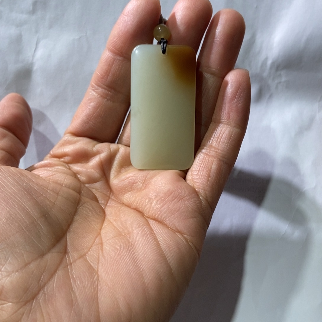 和田玉颈饰未镶嵌不***肠