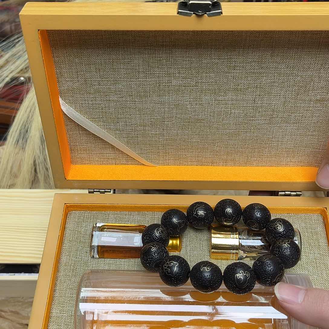 大叶紫檀（黑酸枝木类）