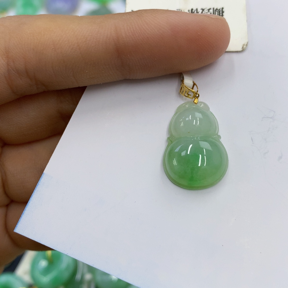 翡翠18K金镶嵌颈饰翡翠