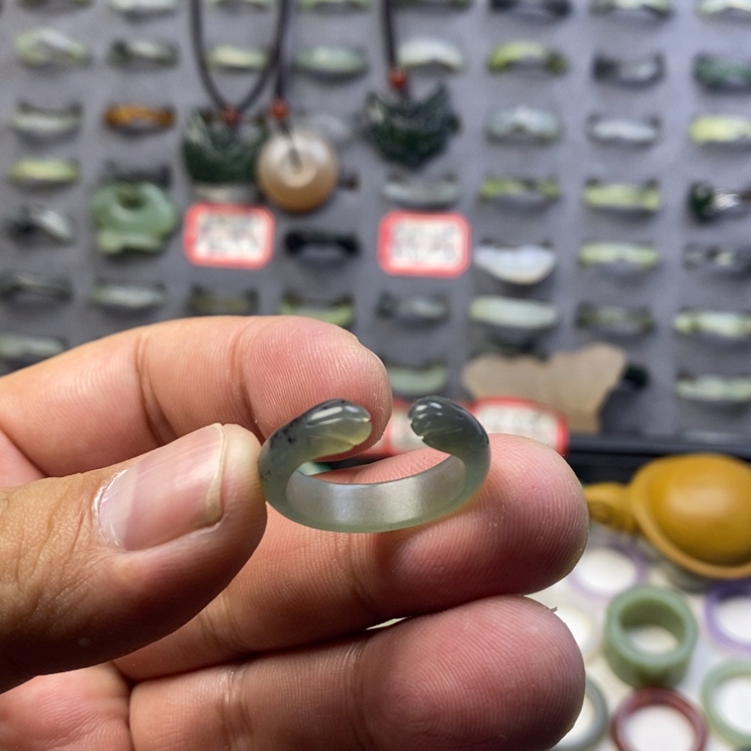 蛇纹石玉戒指未镶嵌