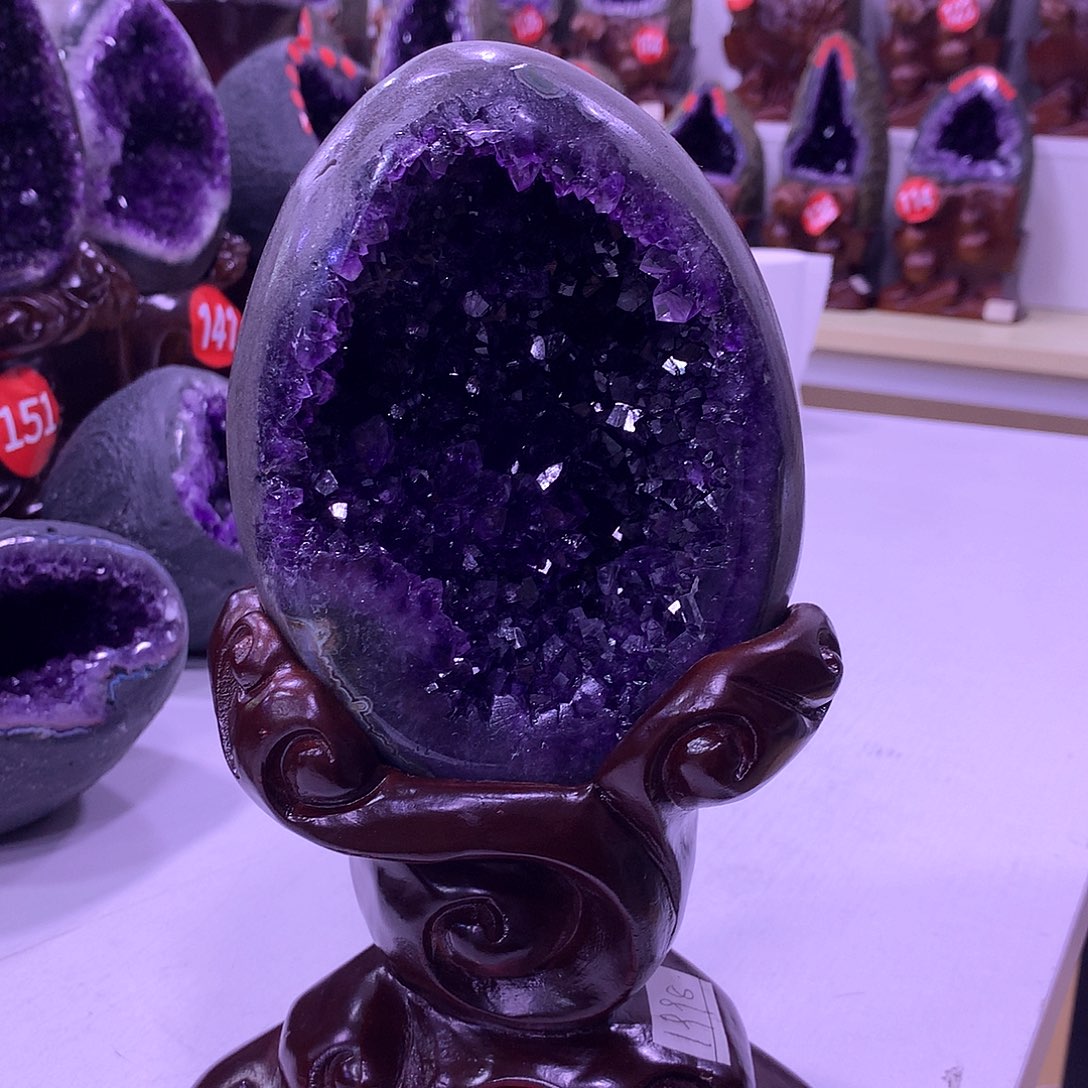 织绣乌拉圭紫水晶