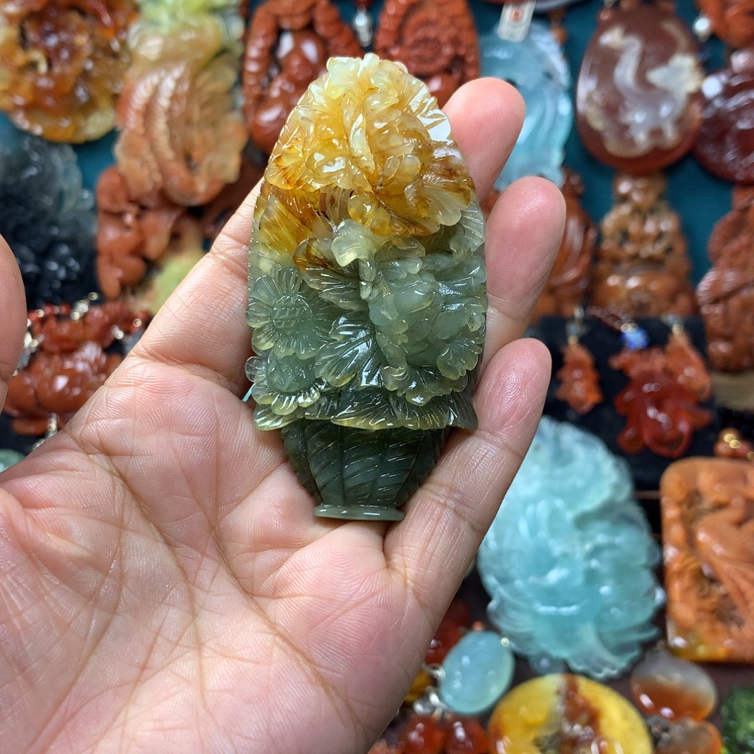 蛇纹石玉挂坠未镶嵌