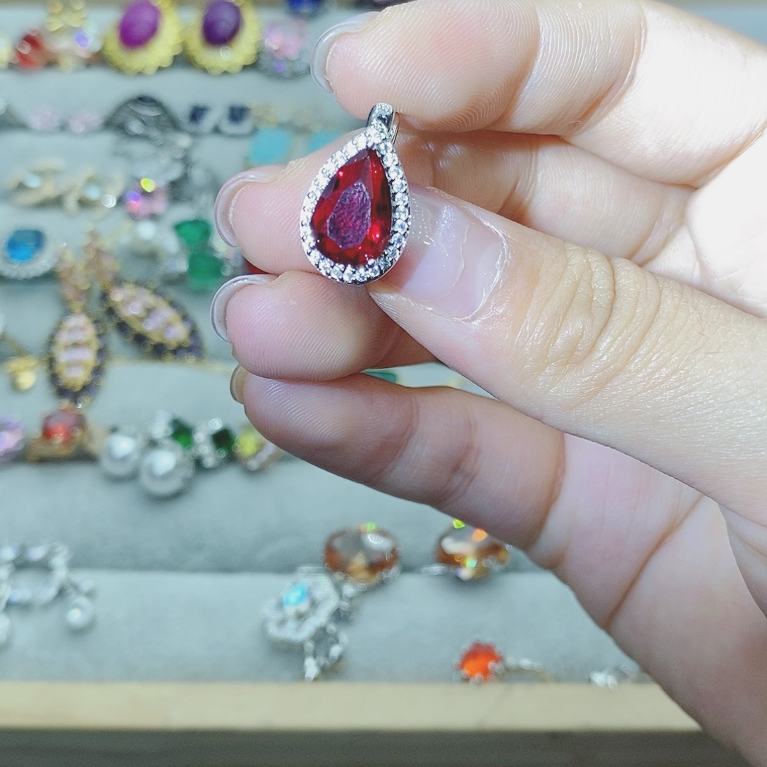 【闪购商品】银S925镶嵌耳饰托帕石