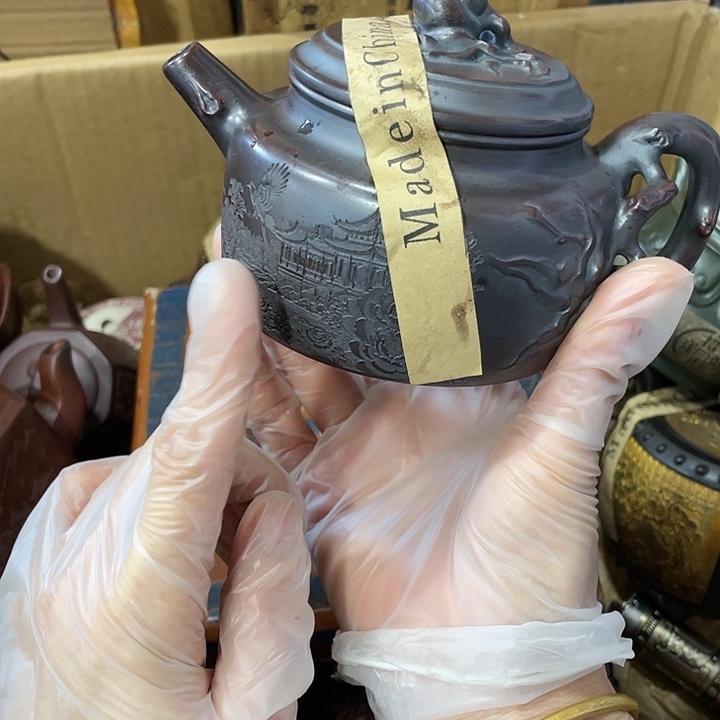 紫砂茶壶矿泥料，纯手工制作的一把紫砂壶。