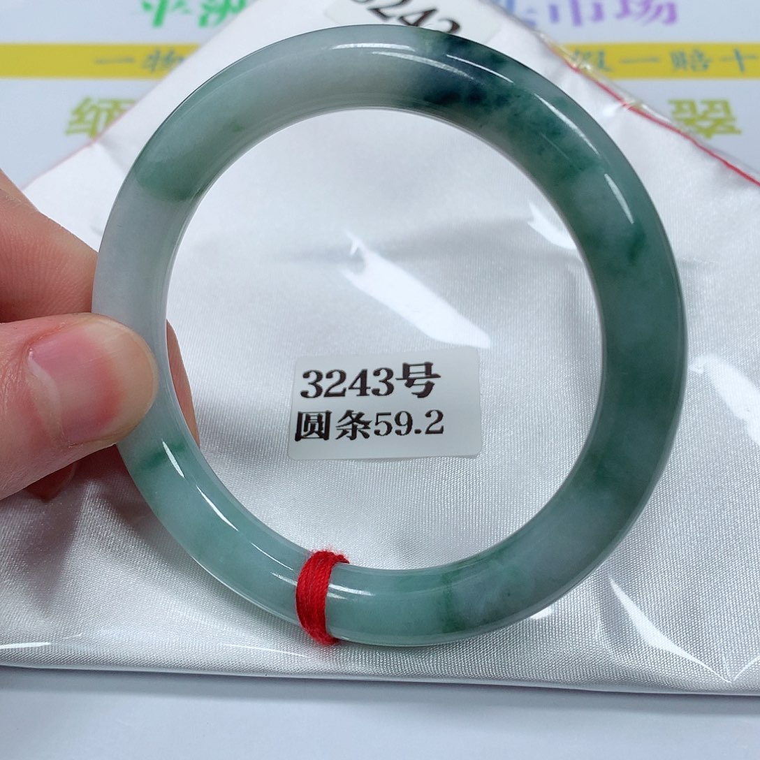 【闪购商品】翡翠手镯未镶嵌3243号