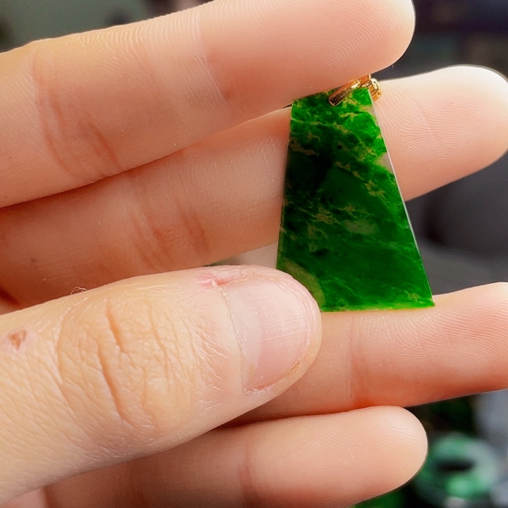 翡翠18K金镶嵌颈饰多样性