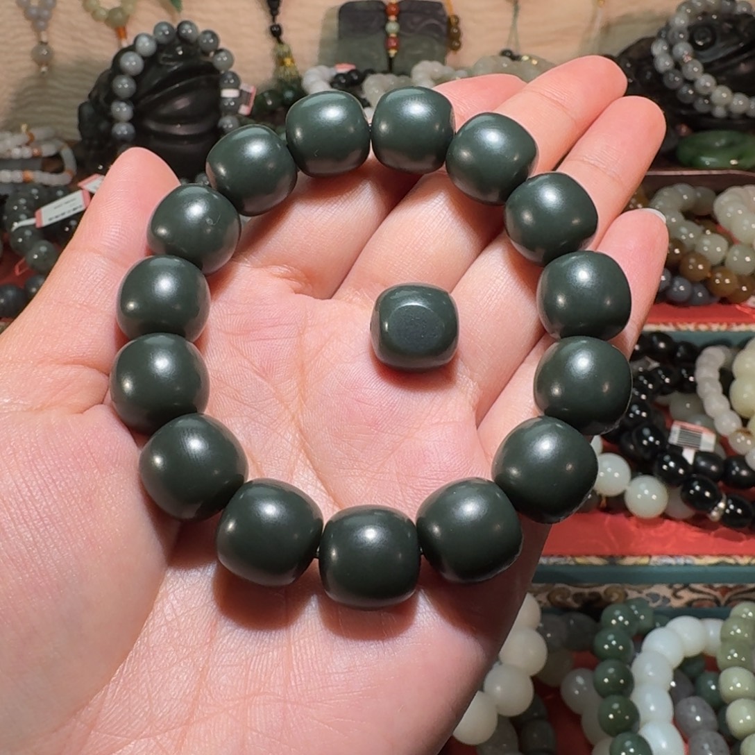 马***功和田玉未镶嵌手链