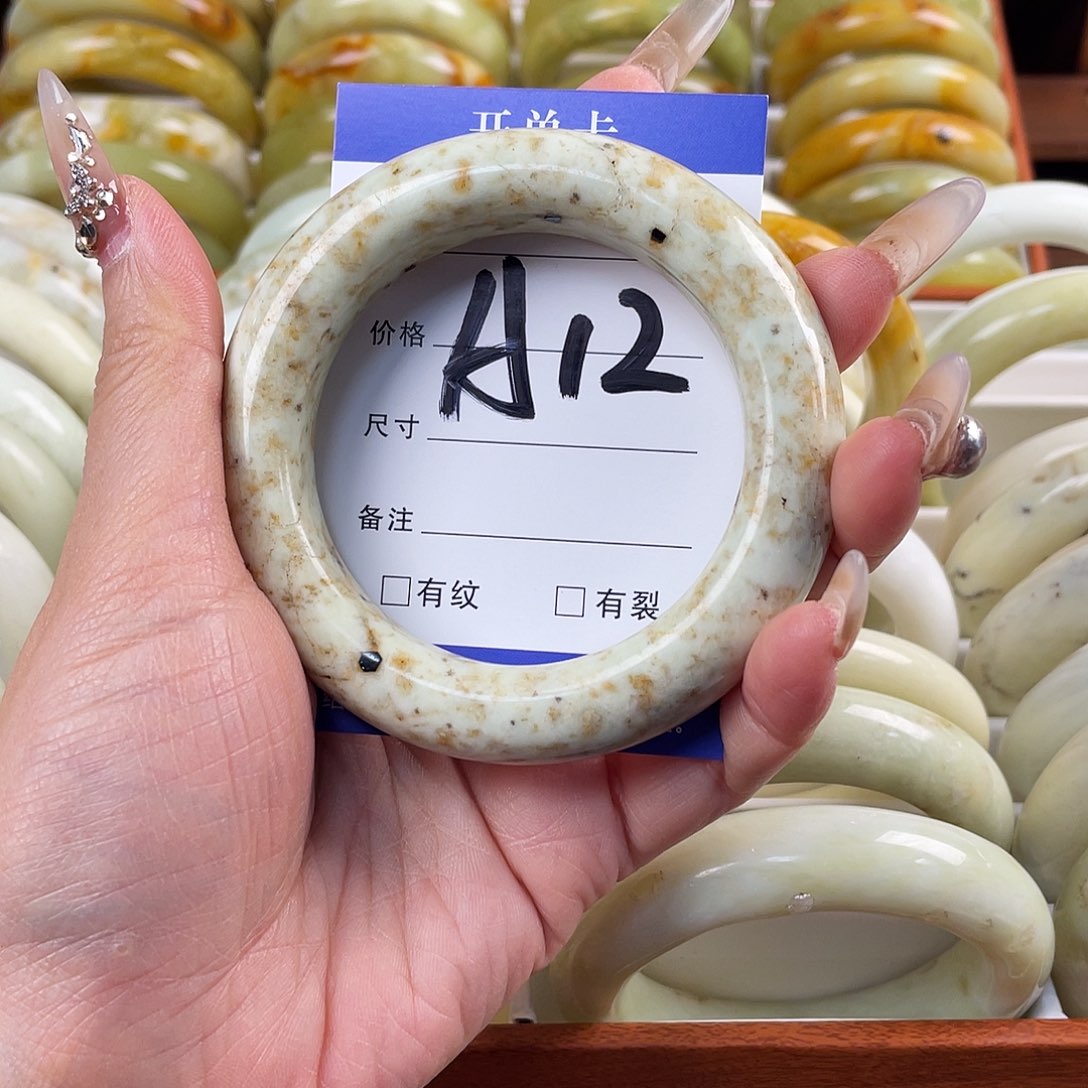 蛇纹石玉未镶嵌手镯58微瑕