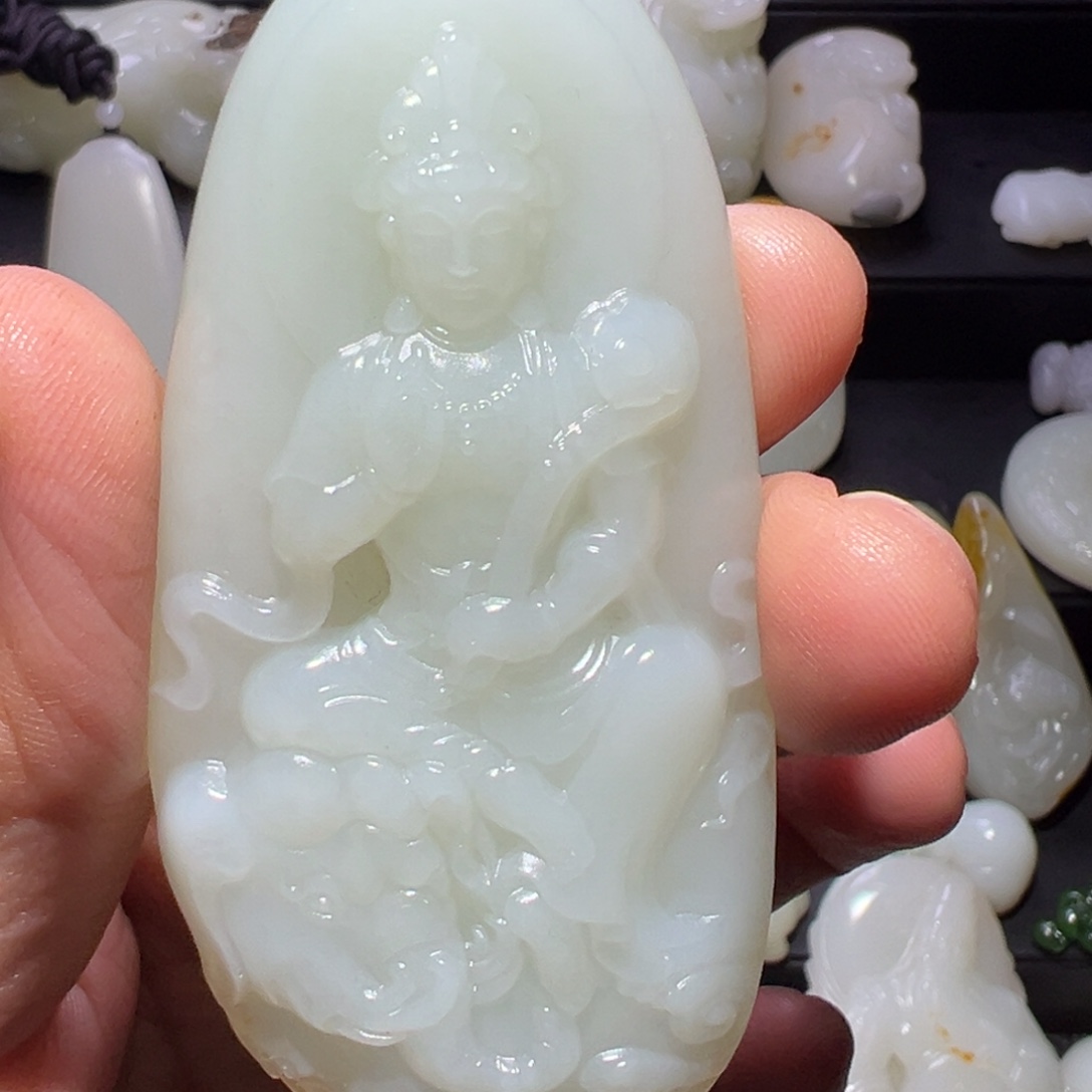 子***宇和田玉未镶嵌颈饰