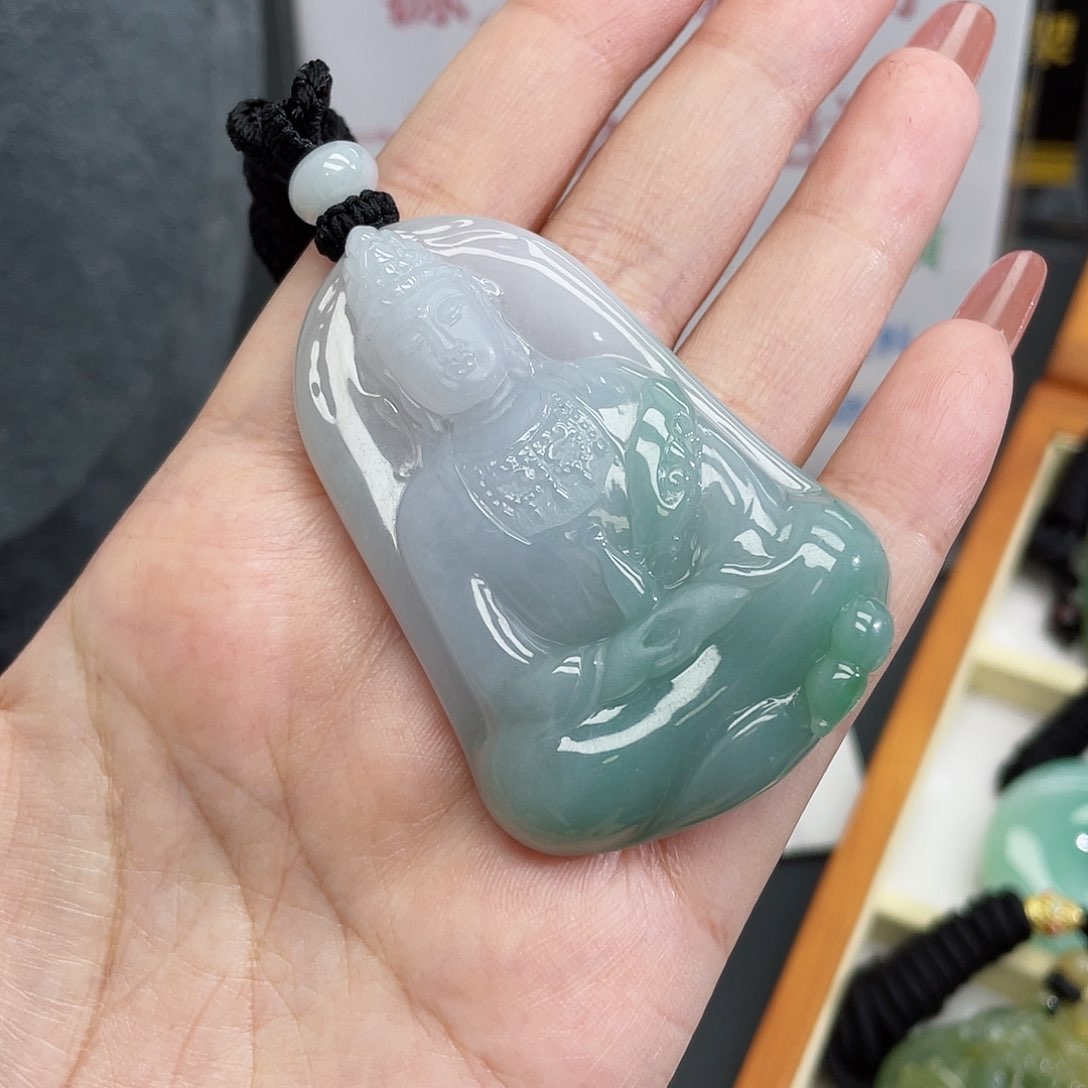 翡翠未镶嵌颈饰观音