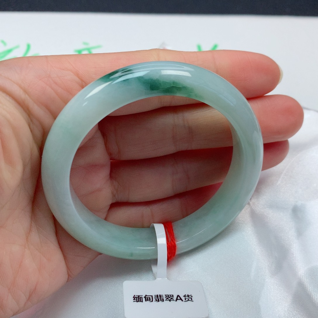 翡翠手镯未镶嵌53圈