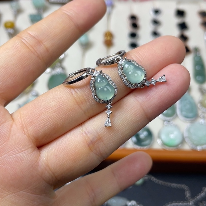 熙***在翡翠未镶嵌耳饰耳环