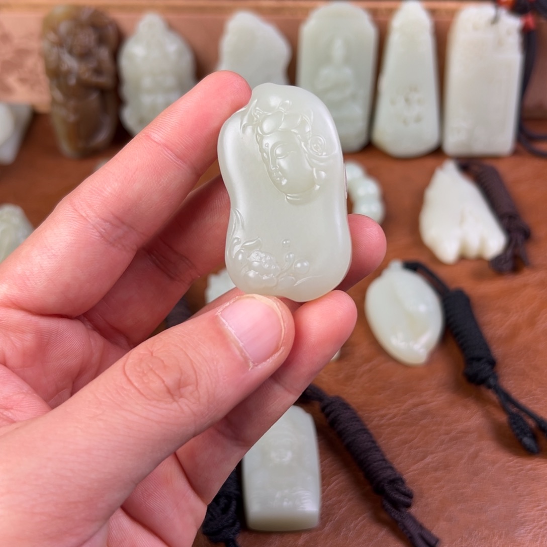 和田玉（青白玉）未镶嵌颈饰