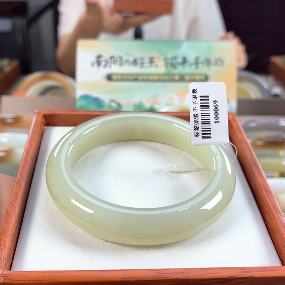 和田玉手镯未镶嵌21。 56/57