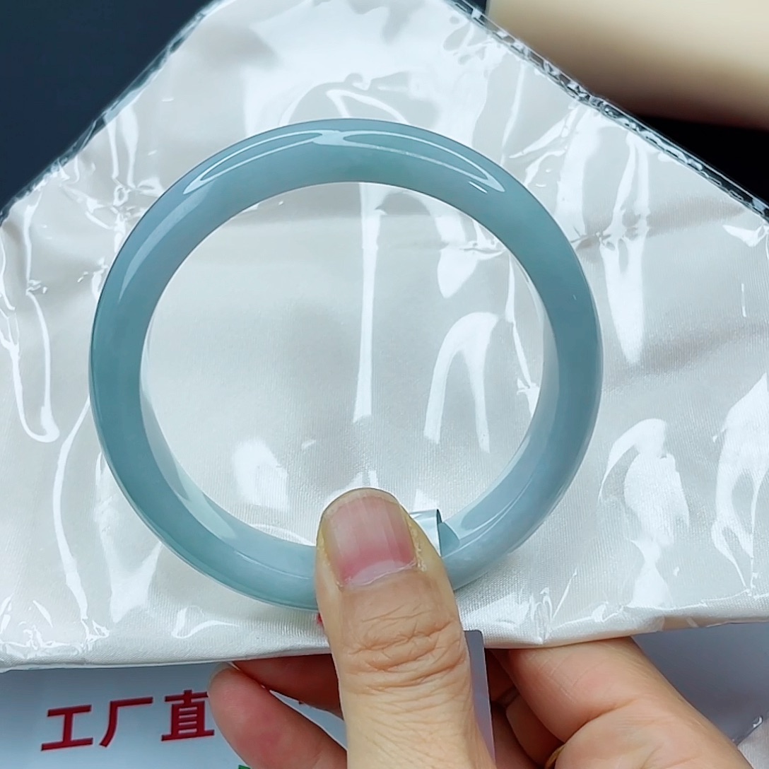 未镶嵌手镯翡翠蓝色
