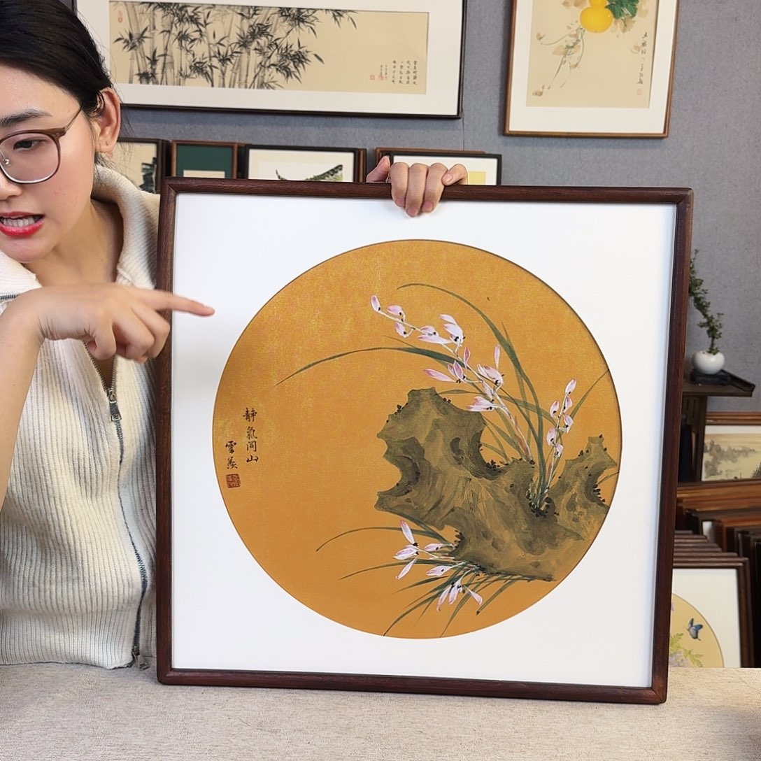国画手绘带框尺寸： 53*53