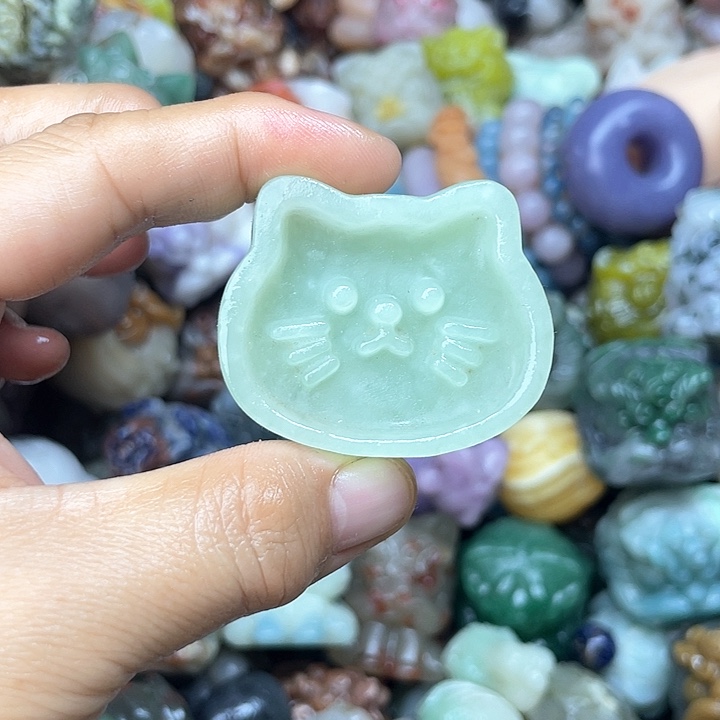 未镶嵌醒狮石英岩玉猫牌