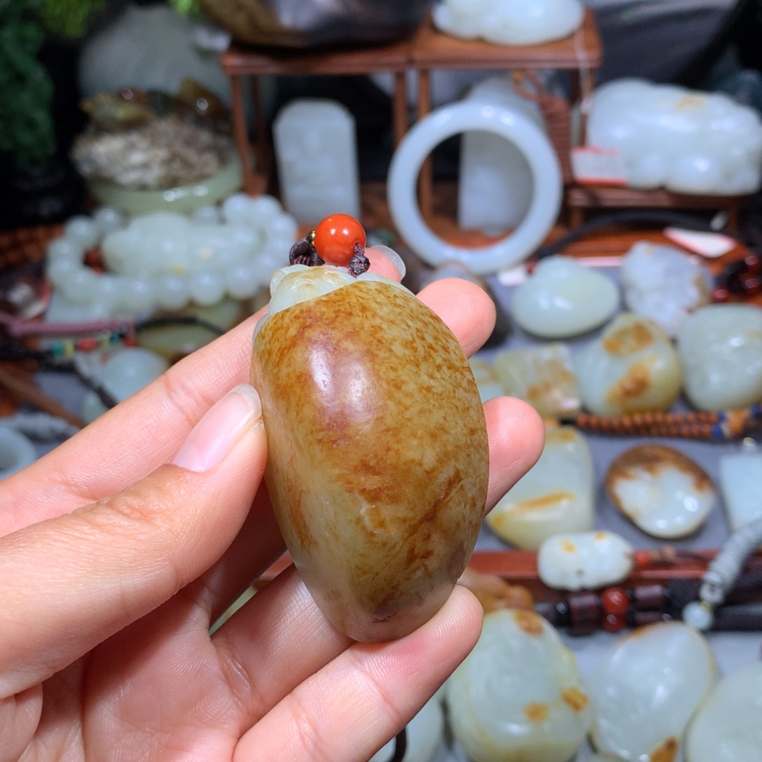 和田玉颈饰未镶嵌品****张